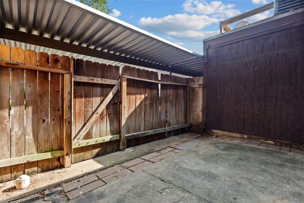 5921 Arncliffe Drive - Photo 21