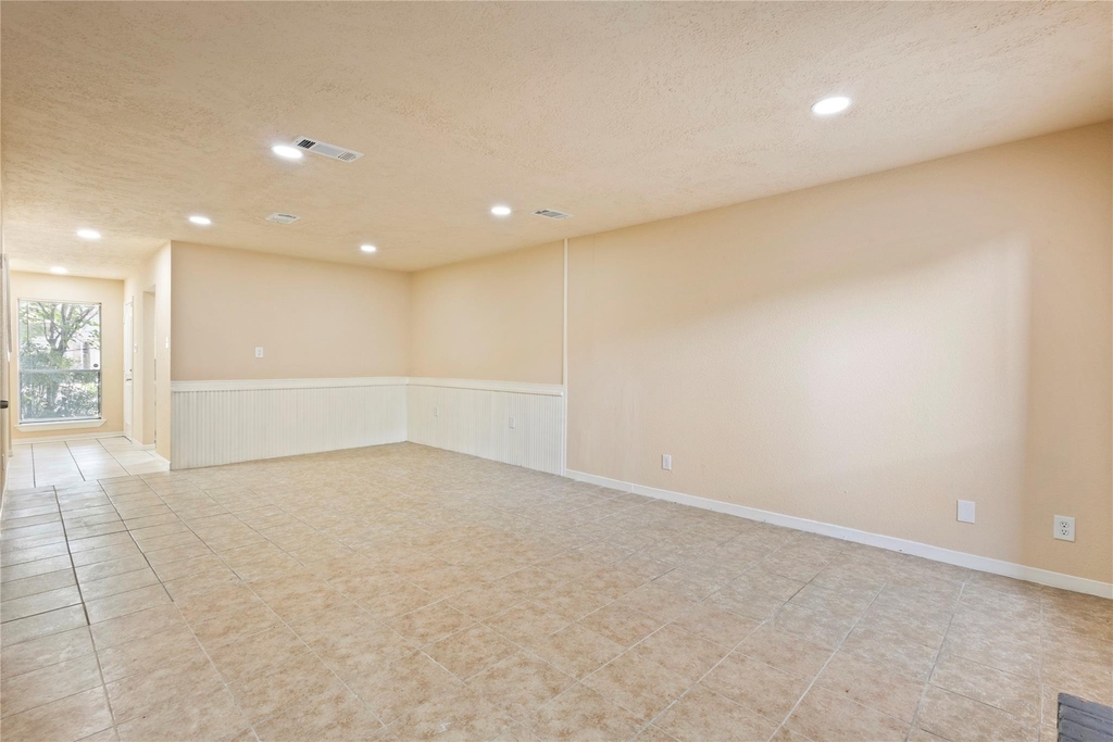 5921 Arncliffe Drive - Photo 8