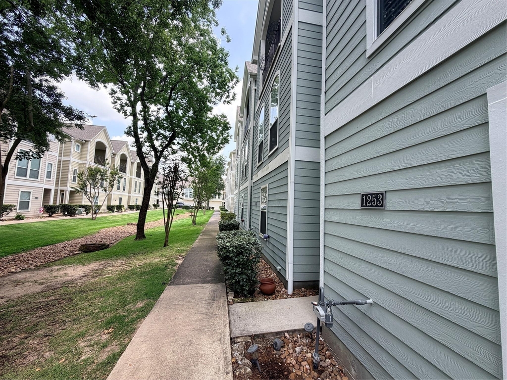 1253 W 17th Street - Photo 1