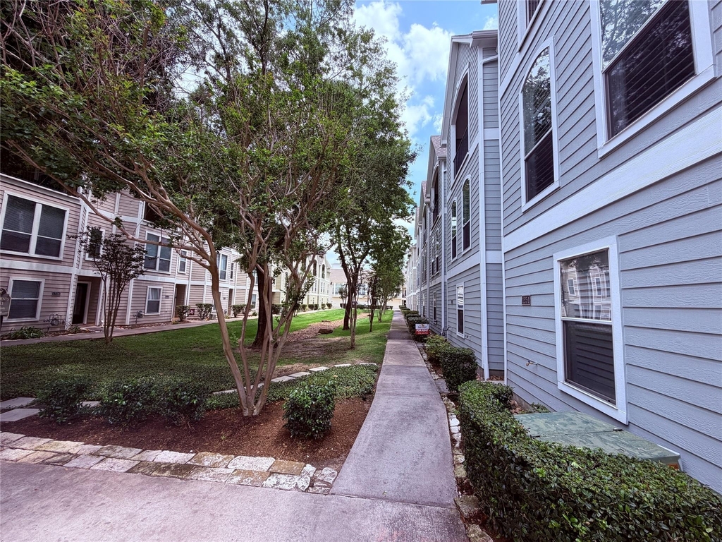 1253 W 17th Street - Photo 17