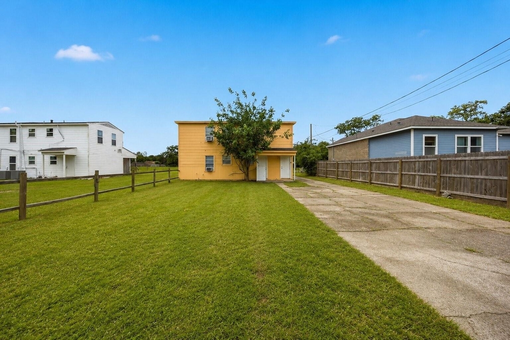 1028 5th Avenue N - Photo 3