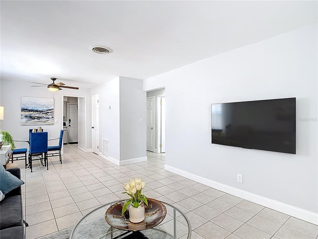 220 Se Jefferson Circle N - Photo 2