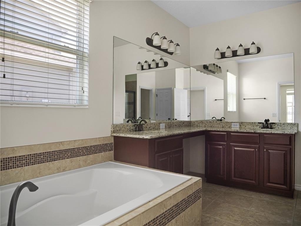 15002 Ozzi Street - Photo 10