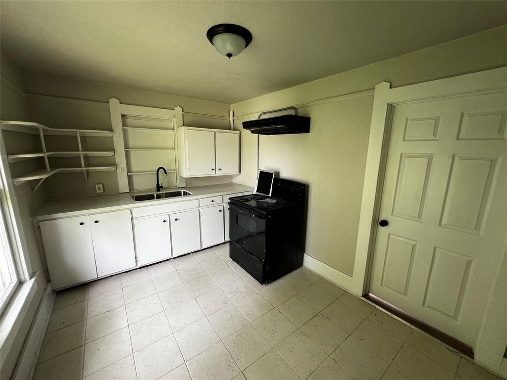 741 13th Street - Photo 1