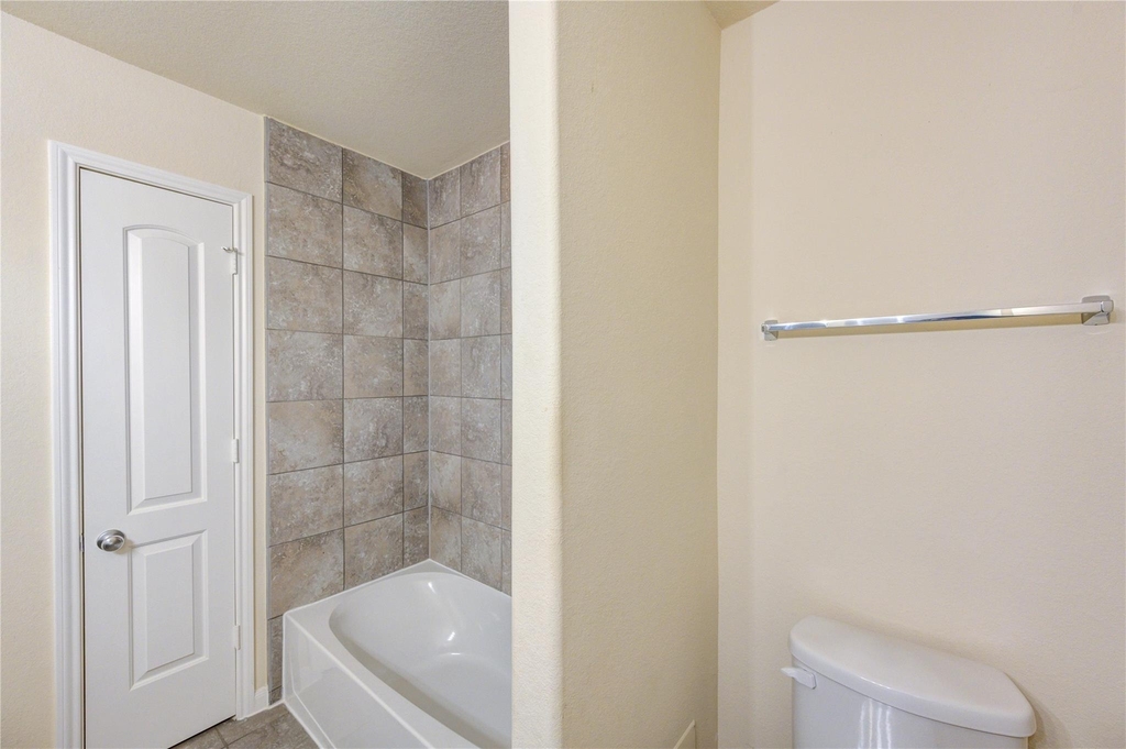 8335 Hawthorn Valley Lane - Photo 19