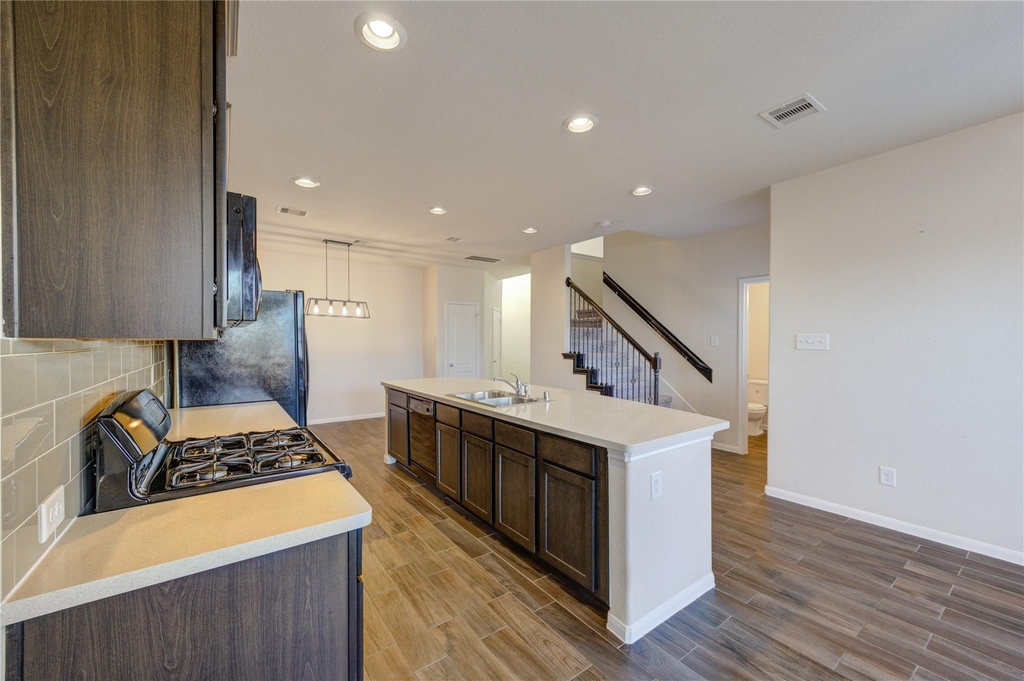 8335 Hawthorn Valley Lane - Photo 9