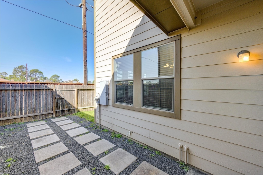 8335 Hawthorn Valley Lane - Photo 23