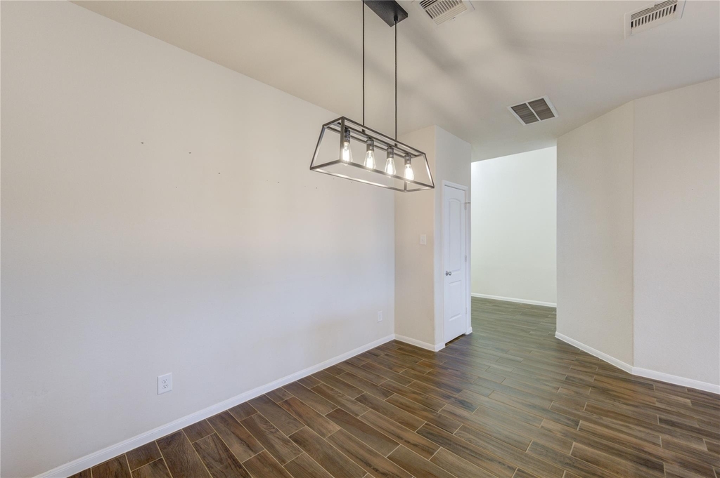 8335 Hawthorn Valley Lane - Photo 4