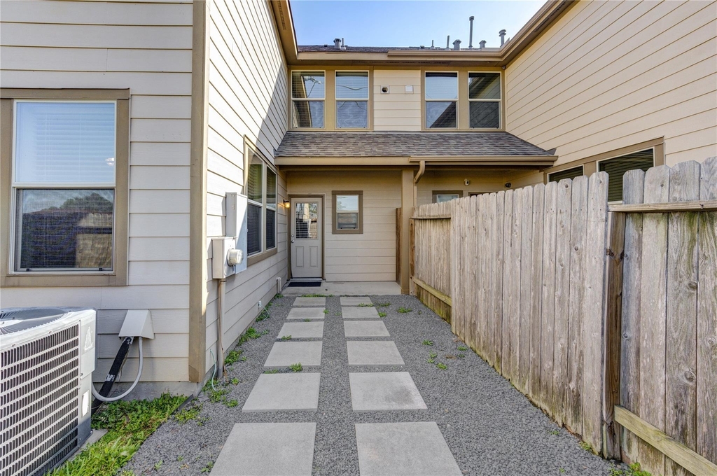 8335 Hawthorn Valley Lane - Photo 24