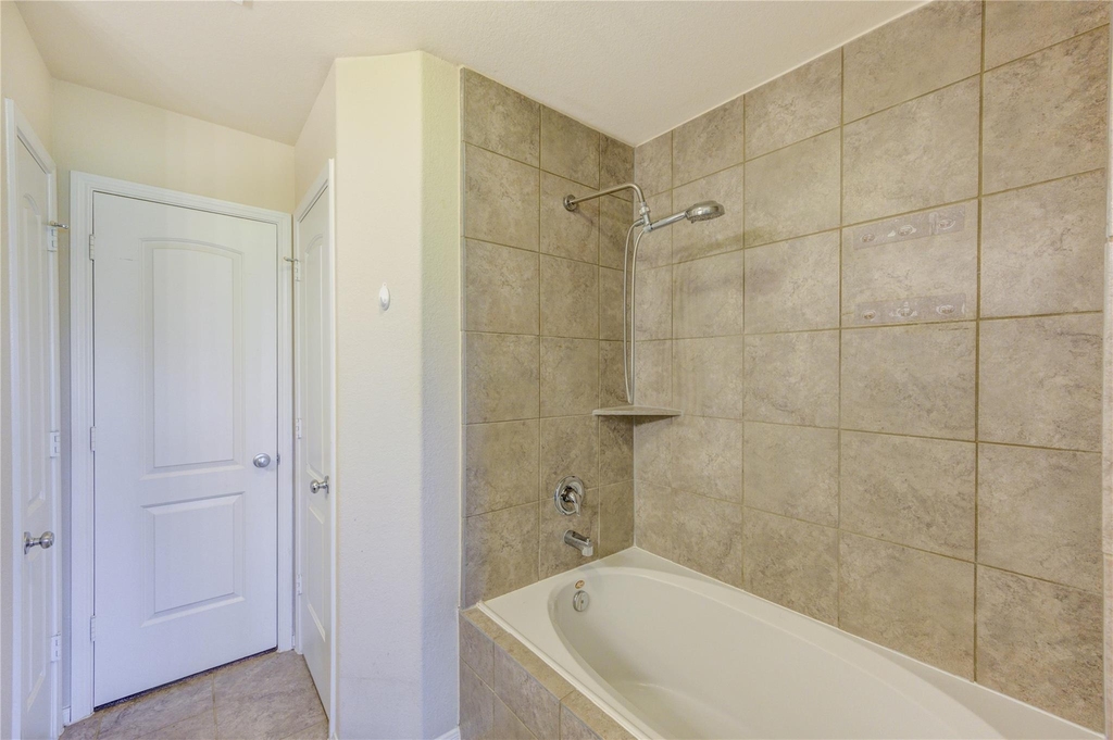 8335 Hawthorn Valley Lane - Photo 16