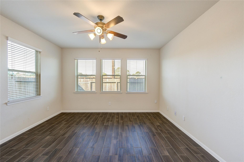 8335 Hawthorn Valley Lane - Photo 11