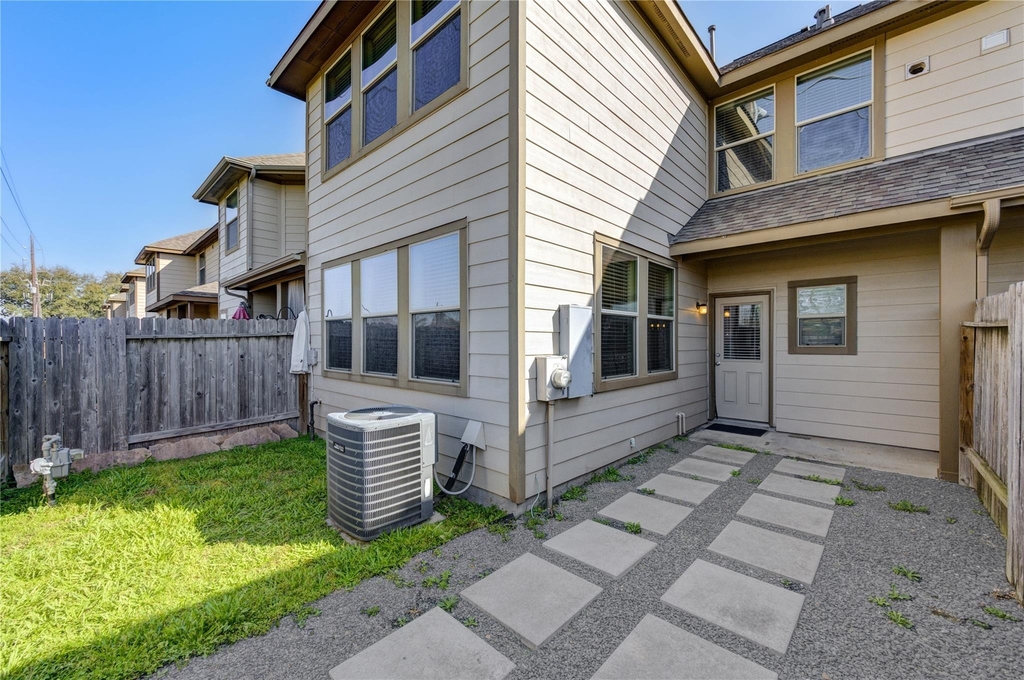 8335 Hawthorn Valley Lane - Photo 25