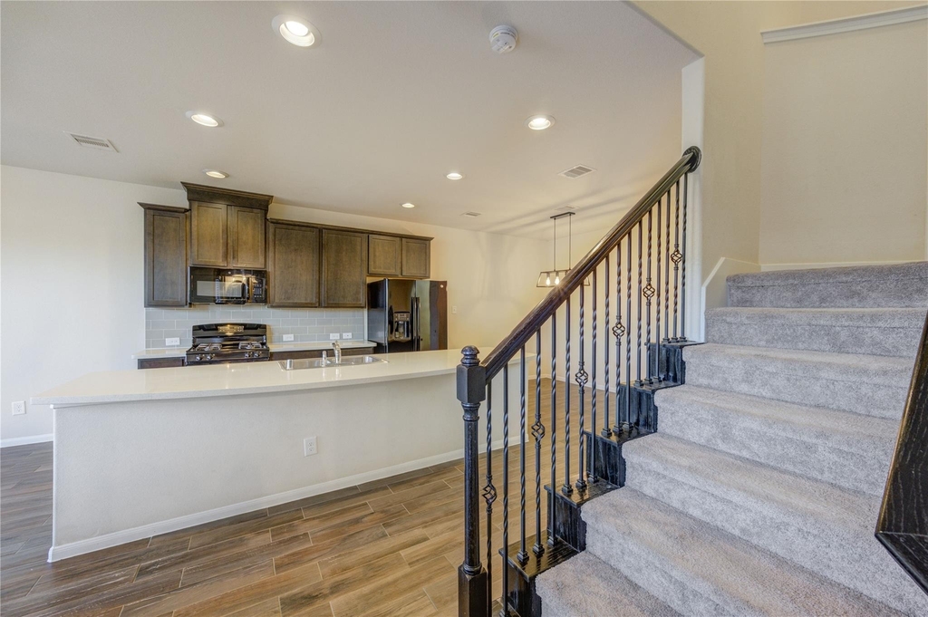 8335 Hawthorn Valley Lane - Photo 6