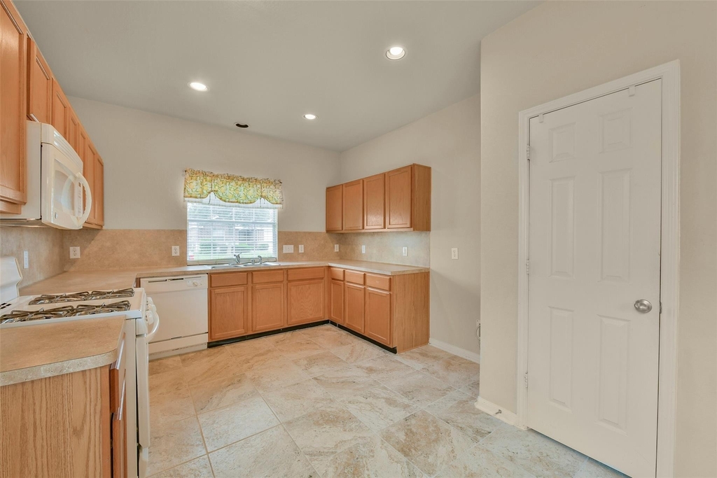 1120 Lasso Court - Photo 7