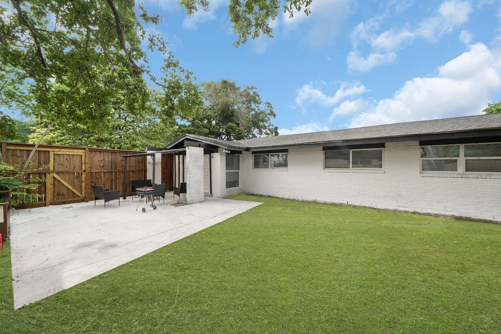 11103 Greenwillow Street - Photo 9