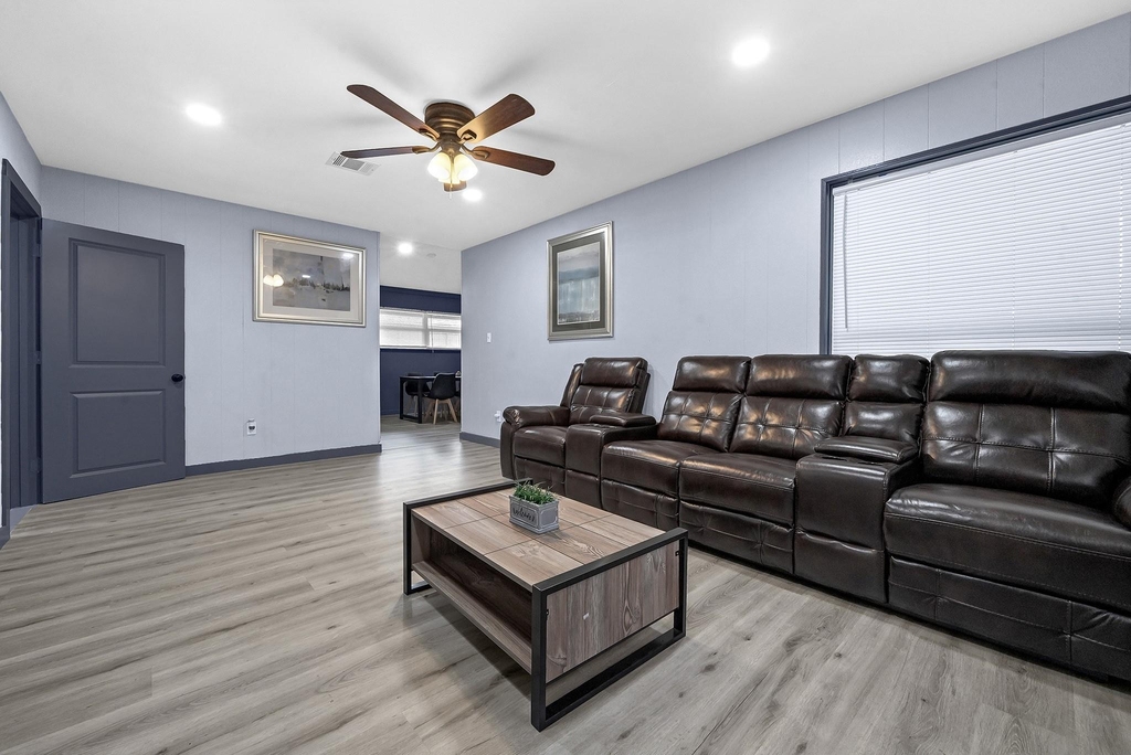 11103 Greenwillow Street - Photo 2