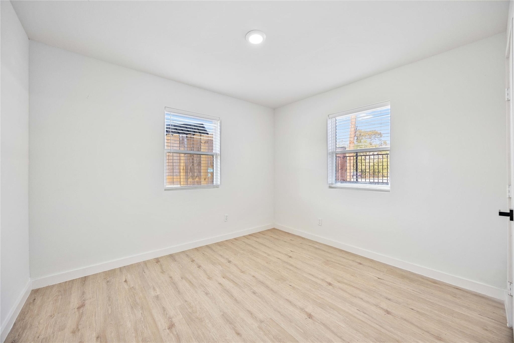 6811 Del Rio Street - Photo 9