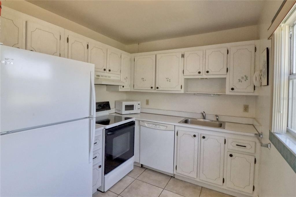 302 Canton Court - Photo 10