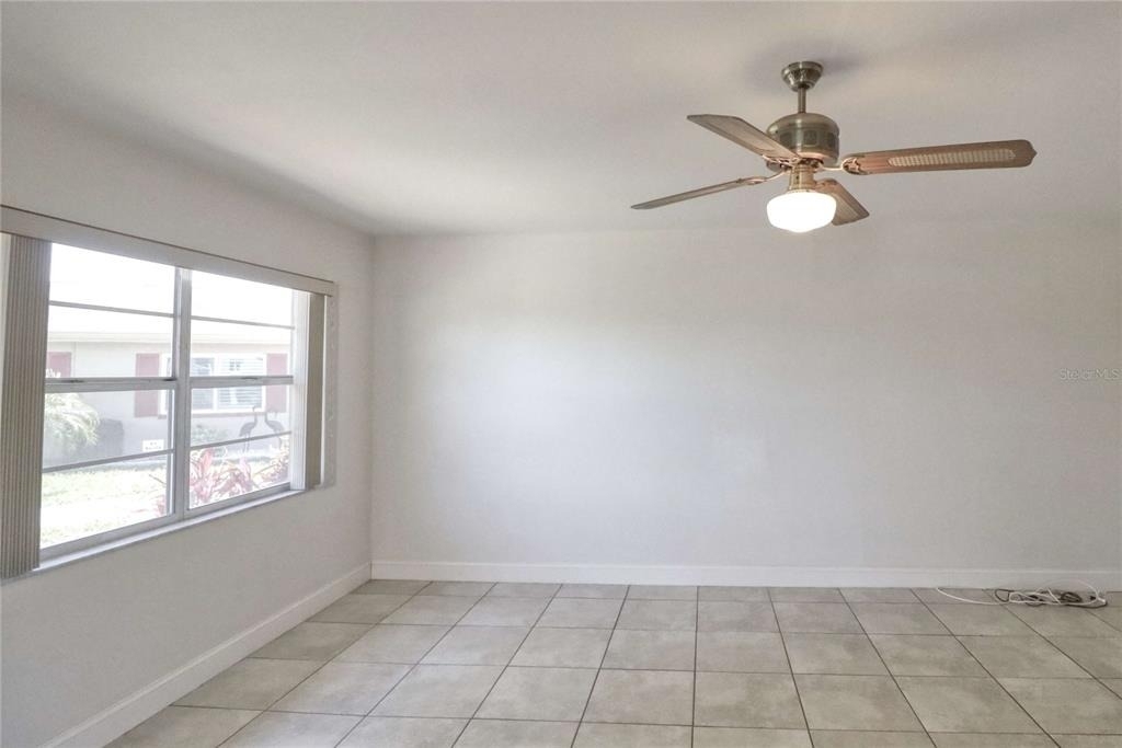 302 Canton Court - Photo 2