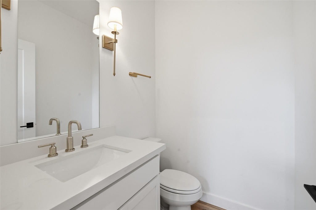510 E 28th Street - Photo 10
