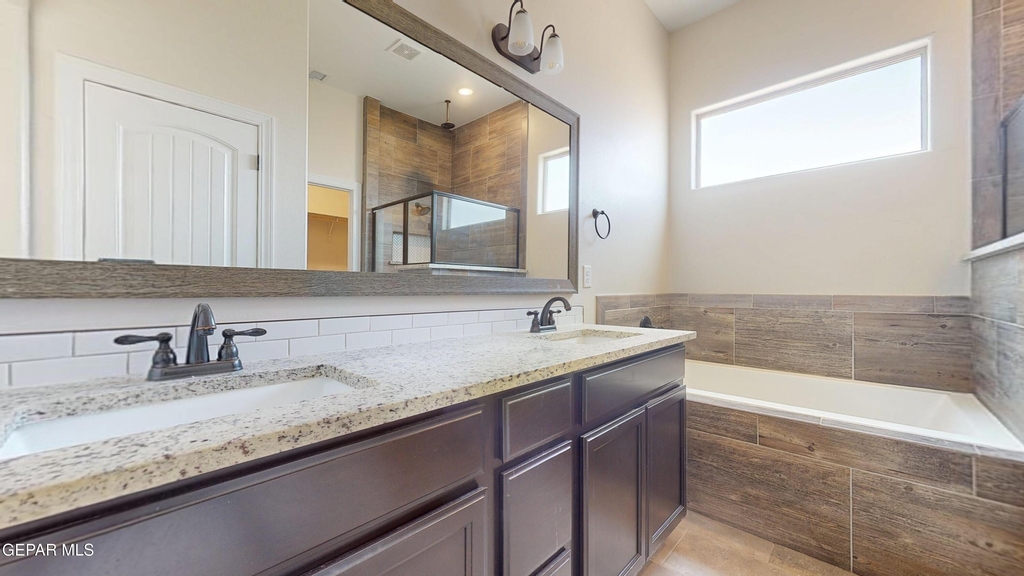 14741 Tierra Harbor Avenue - Photo 20