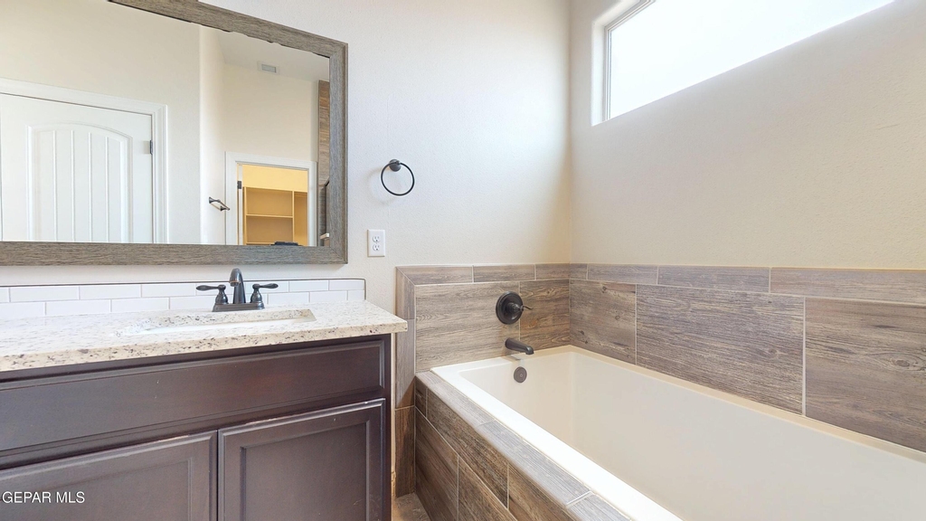 14741 Tierra Harbor Avenue - Photo 21