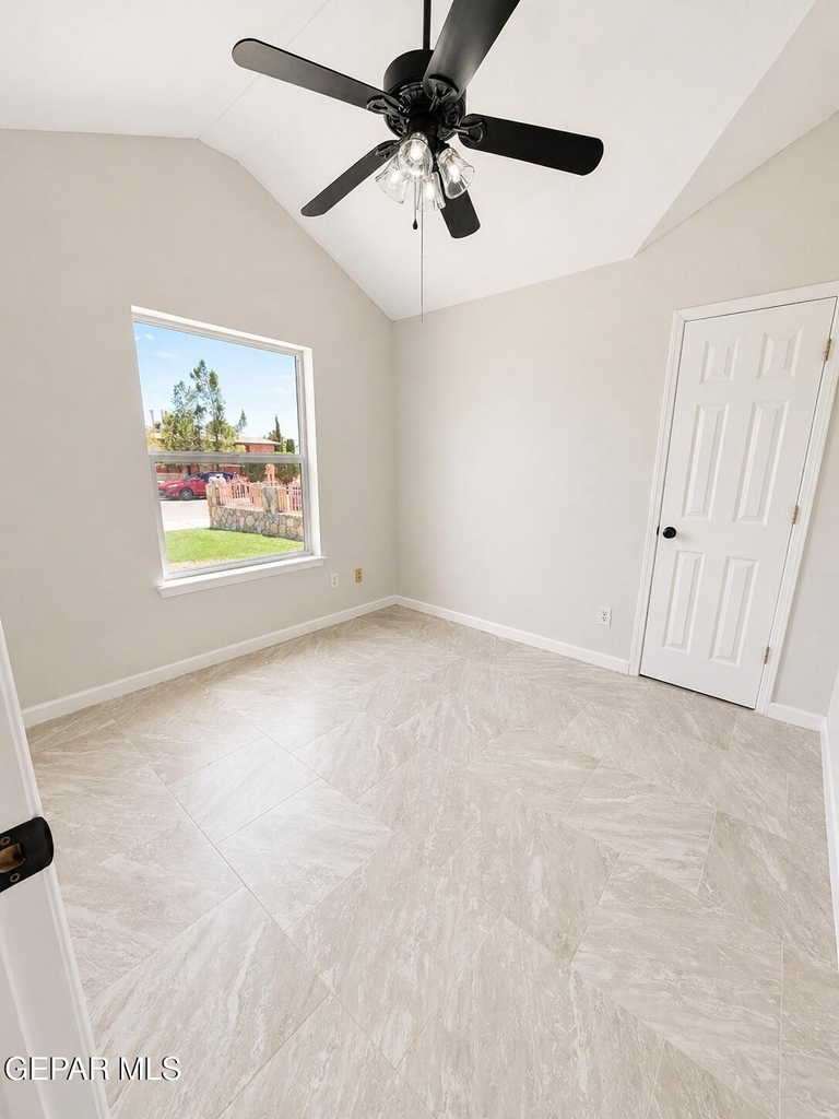 11409 Chickasaw Drive - Photo 12