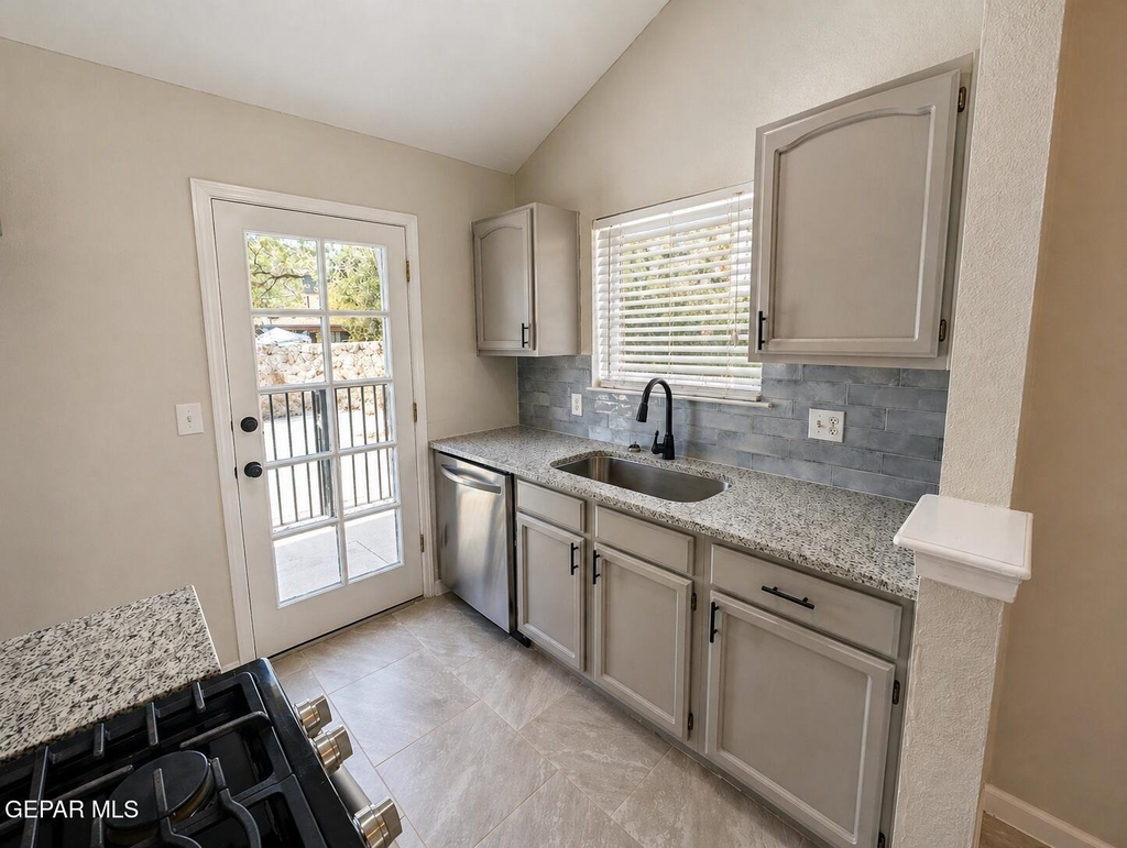 11409 Chickasaw Drive - Photo 9