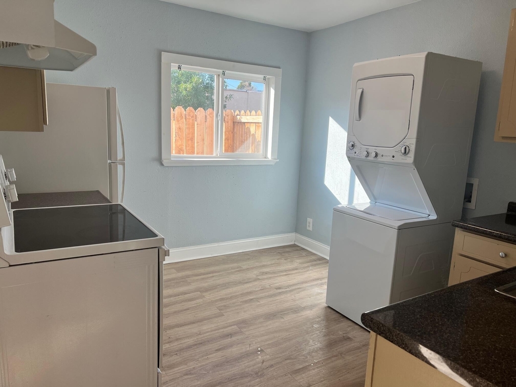 3828 Altura Avenue - Photo 9