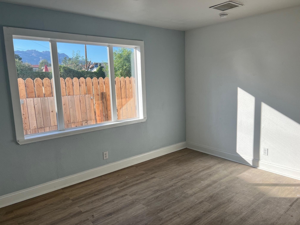 3828 Altura Avenue - Photo 2