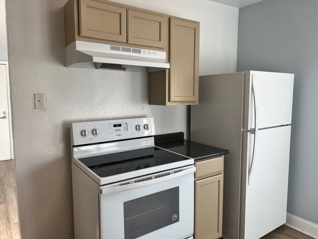 3828 Altura Avenue - Photo 3