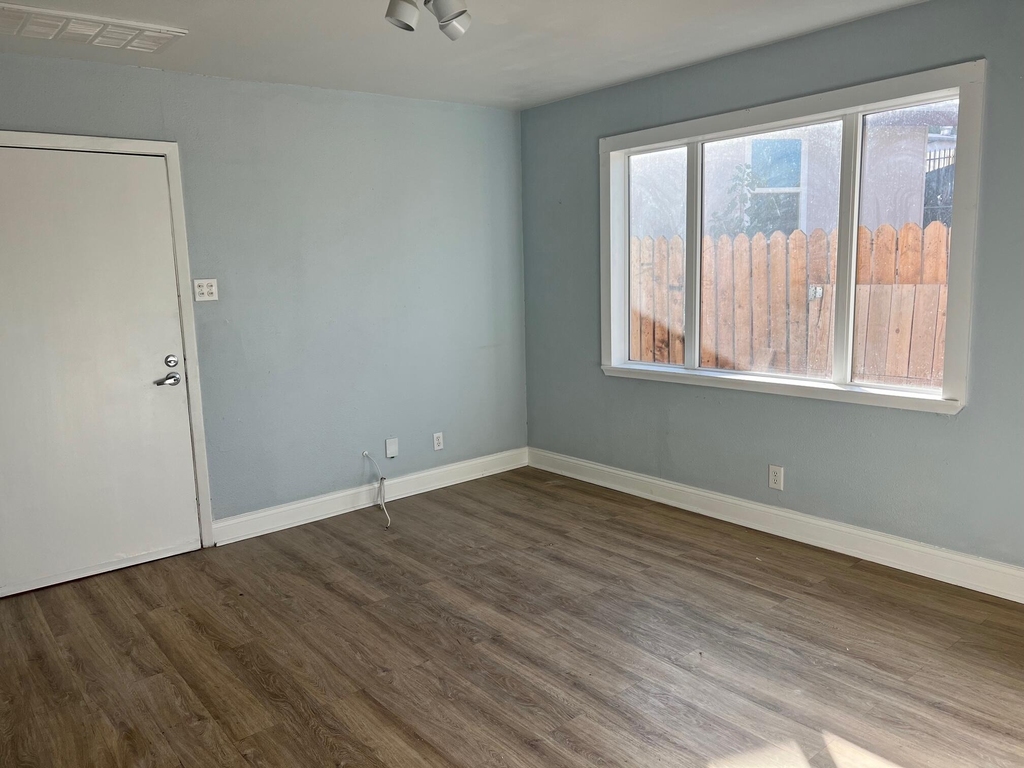 3828 Altura Avenue - Photo 1