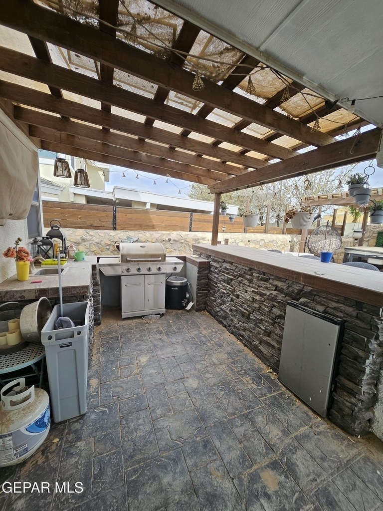 12661 Paseo Rosannie Avenue - Photo 16