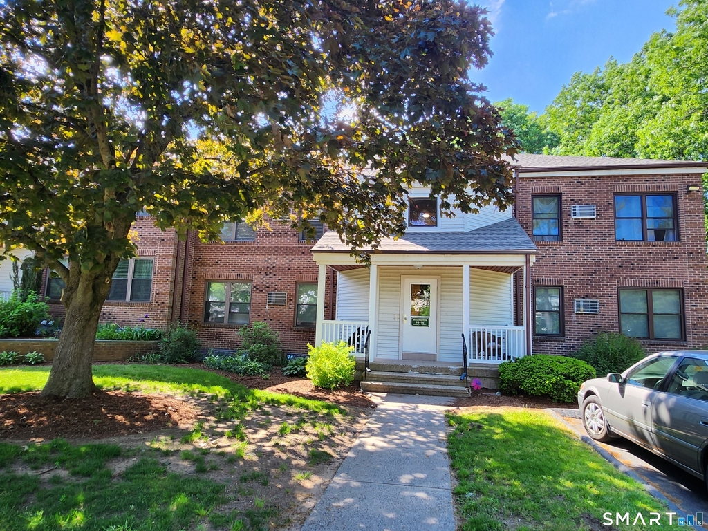 96 Wellington Drive - Photo 1