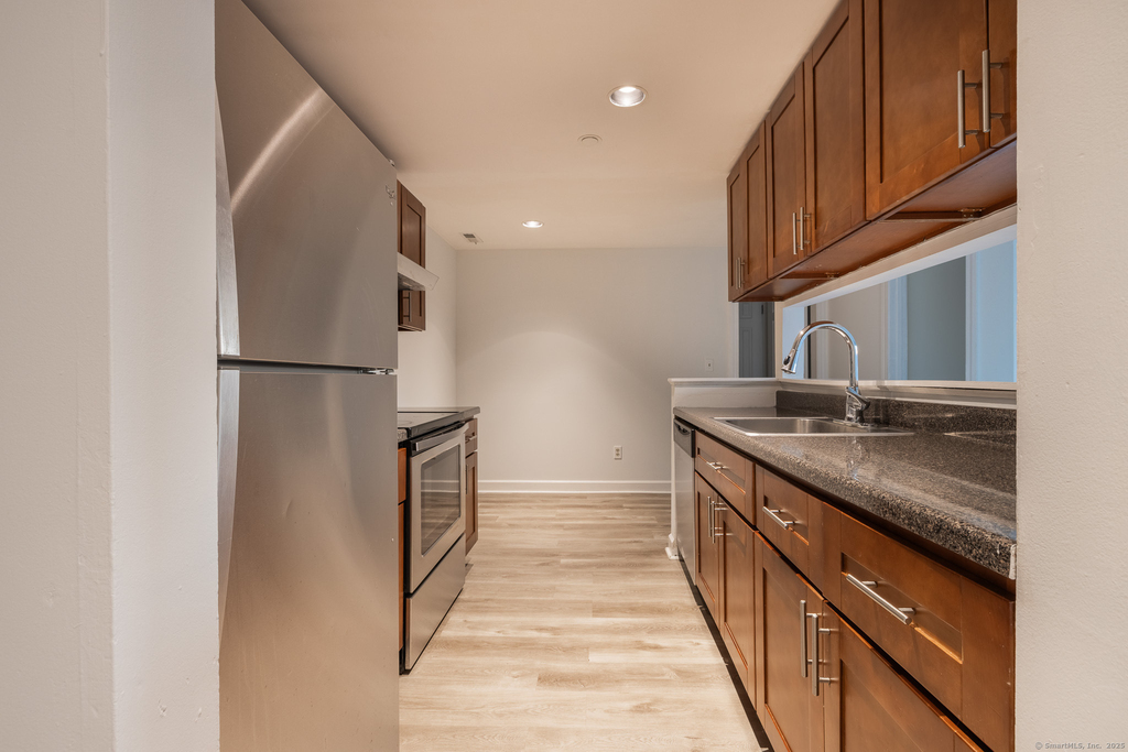 980 Lindley Street - Photo 4