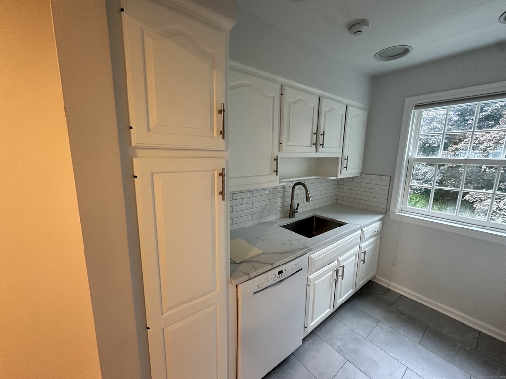 11 Pond Lane - Photo 3