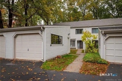 101 Farmington Chase Crescent - Photo 0