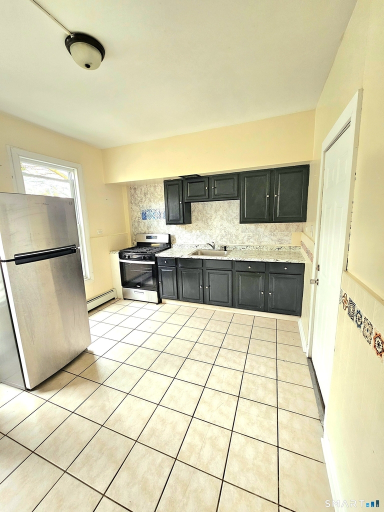141 Crown Street - Photo 2