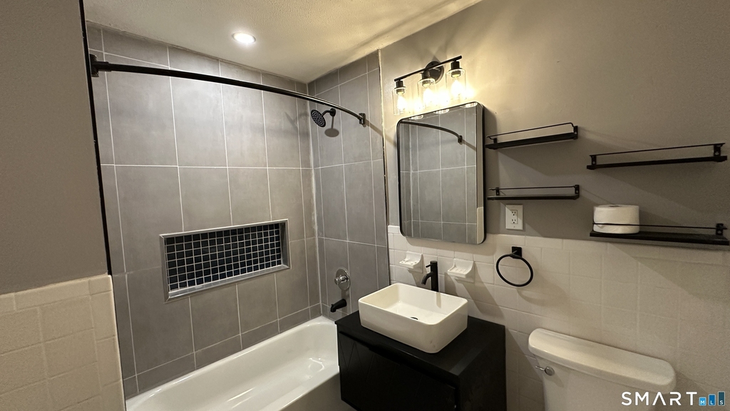 581 Crown Street - Photo 4
