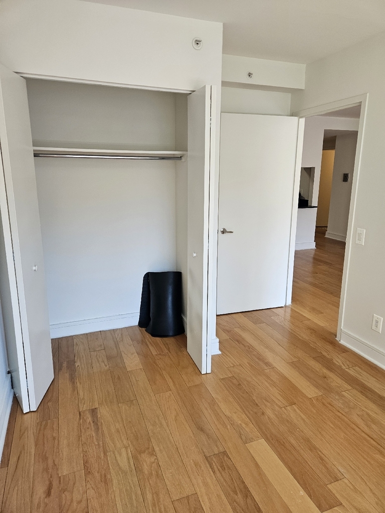 323 west 96 - Photo 3
