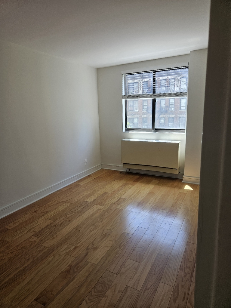 323 west 96 - Photo 4