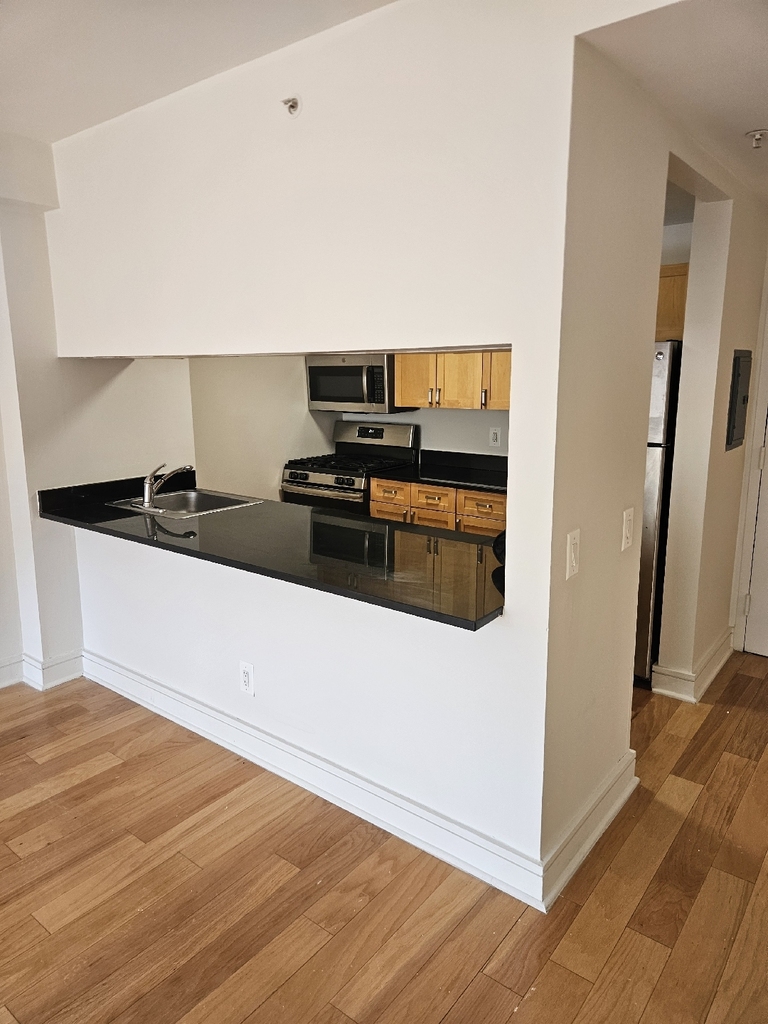 323 west 96 - Photo 7
