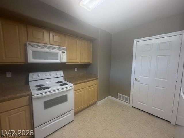 8000 Badura Avenue - Photo 5