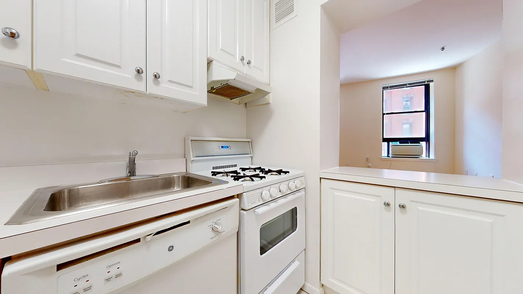 1 Astor Place - Photo 4