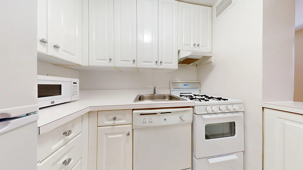 1 Astor Place - Photo 5