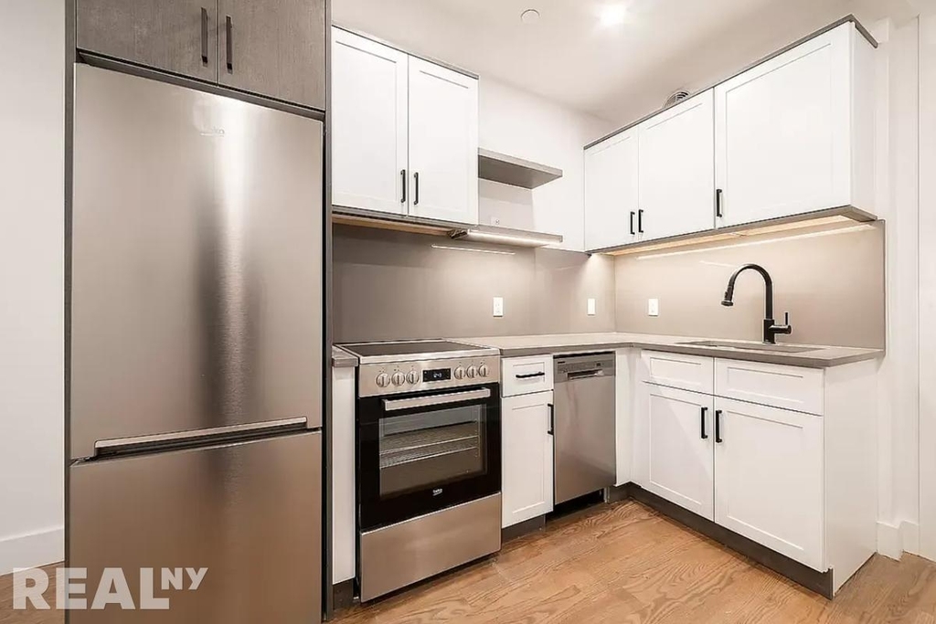 Nostrand Avenue - Photo 1
