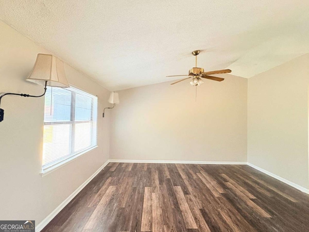 142 Woodvalley Court - Photo 8