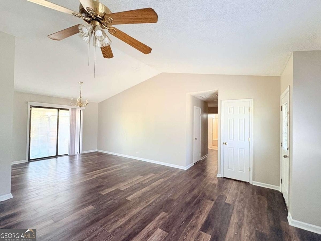 142 Woodvalley Court - Photo 5