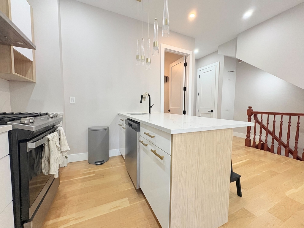 135 Quincy Street - Photo 2