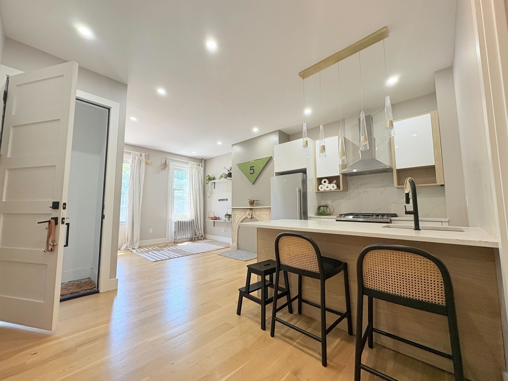 135 Quincy Street - Photo 0